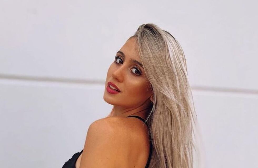 Desde París y con la torre Eiffel de fondo, Morena Beltrán se sumó a la tendencia del corset: “Bonjour”