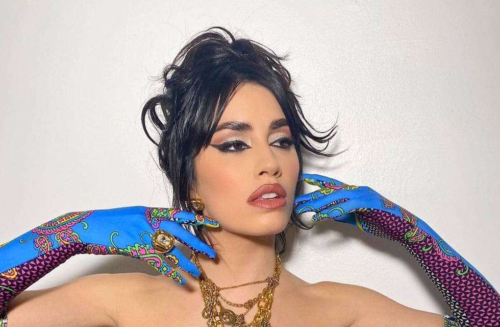 Brillos, transparencias y aberturas: el look de Lali Espósito para “La Voz Argentina”