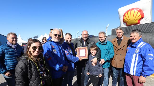 "Una mejor infraestructura nos va a llevar a que más gente siga viniendo al autódromo y a la provincia”, afirmó Perotti.