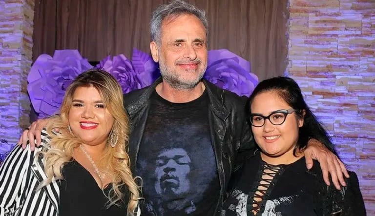 Jorge Rial junto a sus dos hijas.