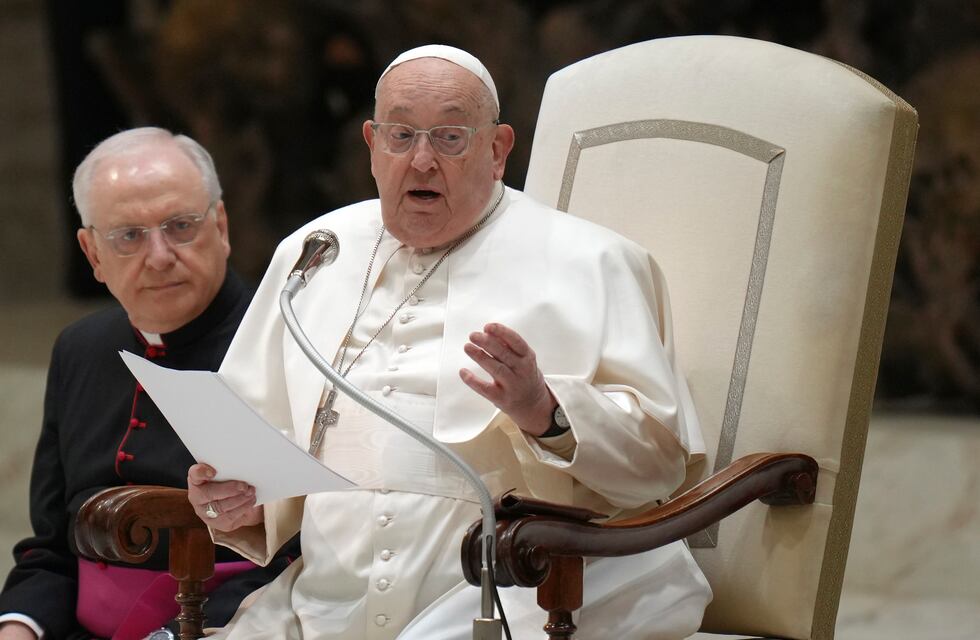 Piden cadena de oración por la salud del Papa Francisco: El Vaticano confirmó que tiene neumonía bilateral