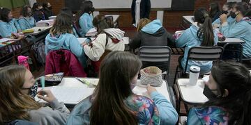 Presencialidad total: volvieron los chicos de toda la primaria a las escuelas de Mendoza. Se espera el anuncio para las escuelas secundarias.