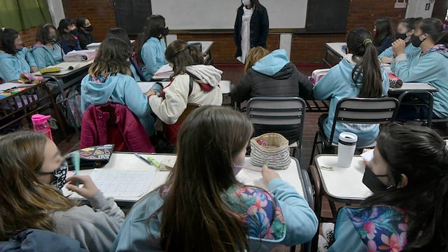 Presencialidad total: volvieron los chicos de toda la primaria a las escuelas de Mendoza. Se espera el anuncio para las escuelas secundarias.