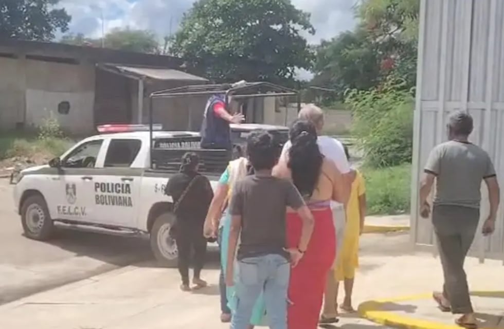 Un chico de 13 años manejaba ebrio una combi, chocó y murieron doce miembros de su familia