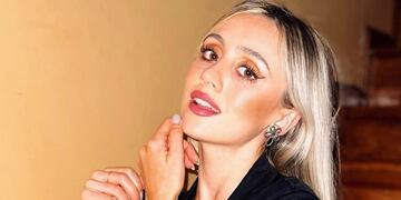 More Beltrán cautivó con un corset “total black” y plumas: “Recordando que aún tengo 23″.