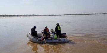 Búsqueda desesperada de un pescador de 16 años que cayó al Bermejo\u002E (Policía de Salta)