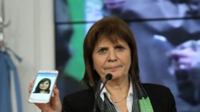 BUENOS AIRES 06/09/16, LA MINISTRA DE  SEGURIDAD PATRICIA BULLRICH PRESENTA EL PROGRAMA TRIBUNA SEGURA.FOTO-DYN/EZEQUIEL PONTORIERO. buenos aires patricia bullrich ministra de seguridad presentacion programa tribuna segura A la cancha con DNI