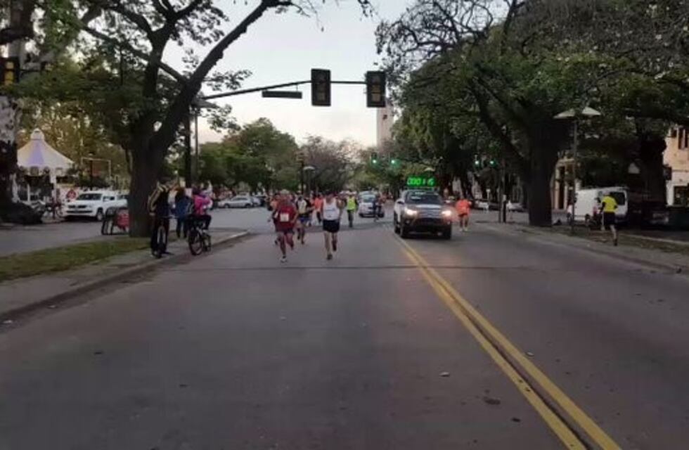 Miles de corredores coparon la costanera en el media maratón de la ciudad de Rosario