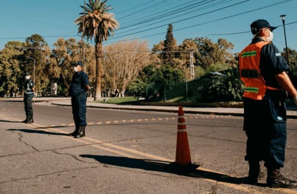 No la dejaron pasar en un retén por ser enfermera y caminó más de 10 kilómetros para llegar a su casa