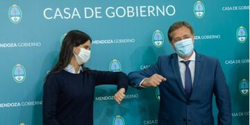 Teresa Day junto al gobernador Ernesto Suarez\u002E