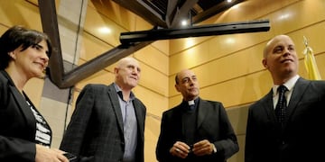 DYN58, BUENOS AIRES, 11/08/2016, AGUSTIN SALVIA, JUNTO AL RECTOR DE LA UCA MONS\u002E VICTOR MANUEL FERNANDEZ, Y JUAN CRUZ HERMIDA DURANTE LA PRESENTACION DEL NUEVO INFORME BARÓMETRO DE LA DEUDA SOCIAL ARGENTINA DE LA UNIVERSIDAD CATOLICA\u002E\r\nFOTO:DYN/PABLO AHARONIAN\u002E buenos aires agustin salvia victor manuel fernandez juan cruz hermida universidad catolica presentacion barometro de la deuda social argentina 2016 informe sobre el crecimiento de la pobreza en el pais crisis social economica