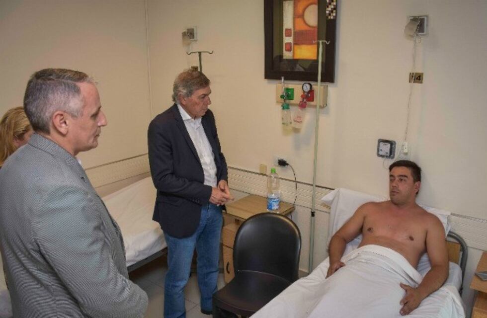 El jefe de Policía y el Ministro de Gobierno visitaron al oficial baleado