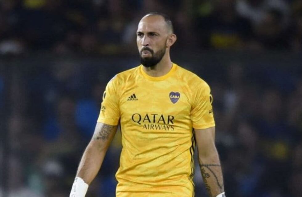 Marcos Díaz se prueba el buzo de Talleres