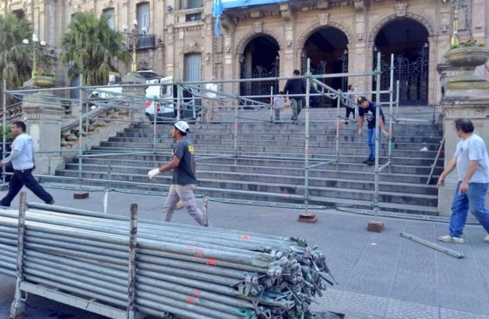 Elecciones en Tucumán: preparan un imponente escenario frente a la casa de gobierno