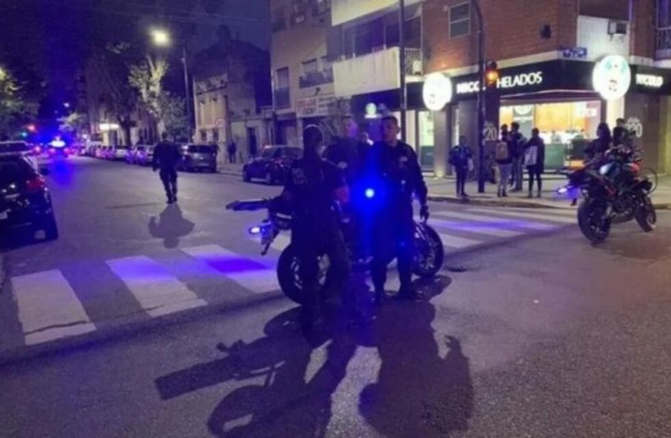 Entraron a robar a una pizzería de San Cristóbal y se tirotearon con un policía que estaba cenando en el local