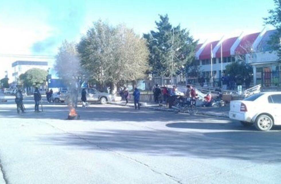 Complicado panorama: reprimieron a desocupados en el municipio de Truncado