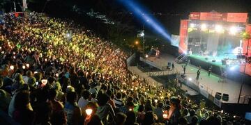 Turistas durante la Fiesta Nacional del Litoral\u002E