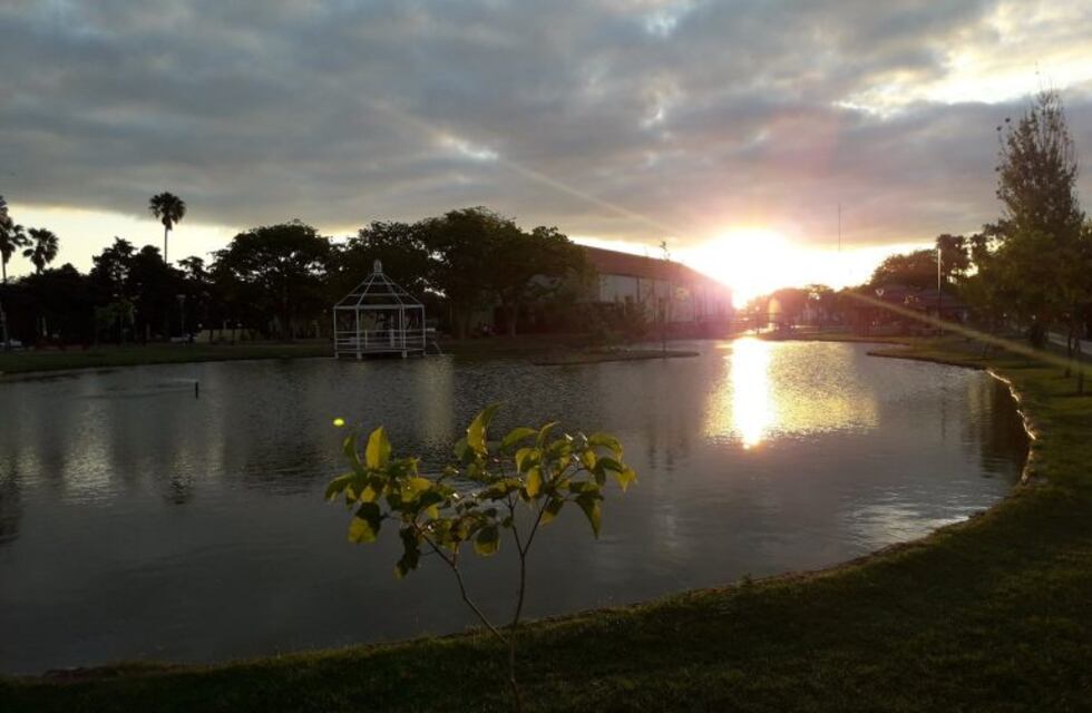Clima en Ansenuza: parcialmente nublado con temperatura en aumento