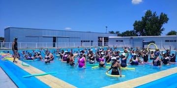 Yoga en el agua, una de las actividades más populares (Prensa Municipalidad de Rafaela)