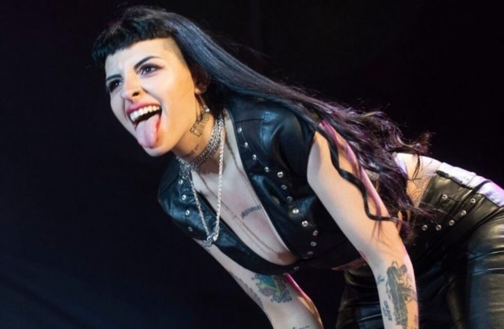 Cazzu compartió unas explosivas fotos con un sensual disfraz de ladrona