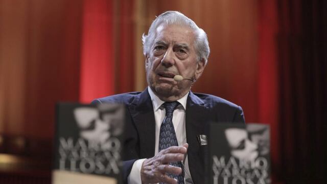 El escritor Vargas Llosa afirmó que el Premio Nobel de Literatura debe ser para escritores y no para cantantes