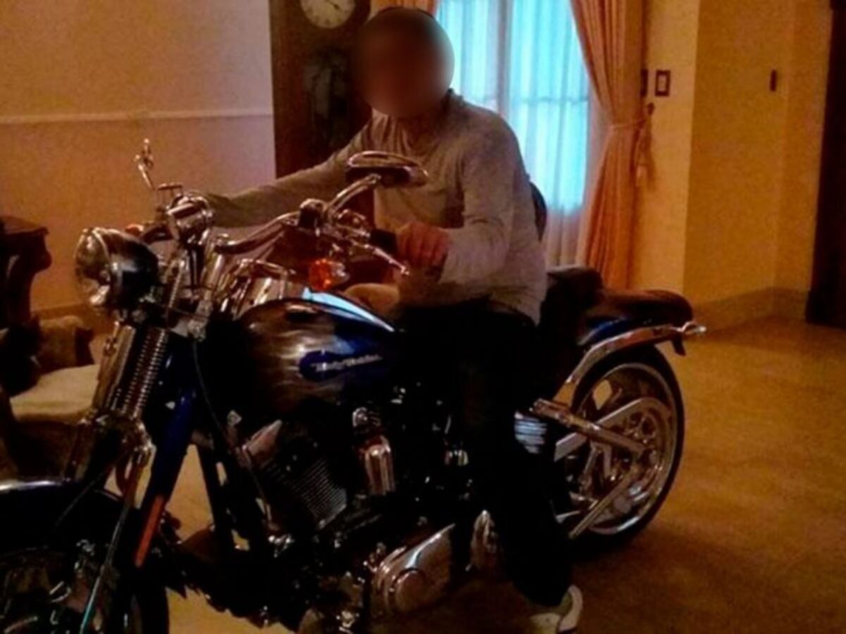 En la mansión de un ex piloto, los ocupantes quisieron encender una ferrari y la lujosa motocicleta del dueño\u002E