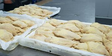 Un recorrido por la planta industrial de Lutti, emprendimiento cordobés que prepara mil kilos de milanesas por día\u002E