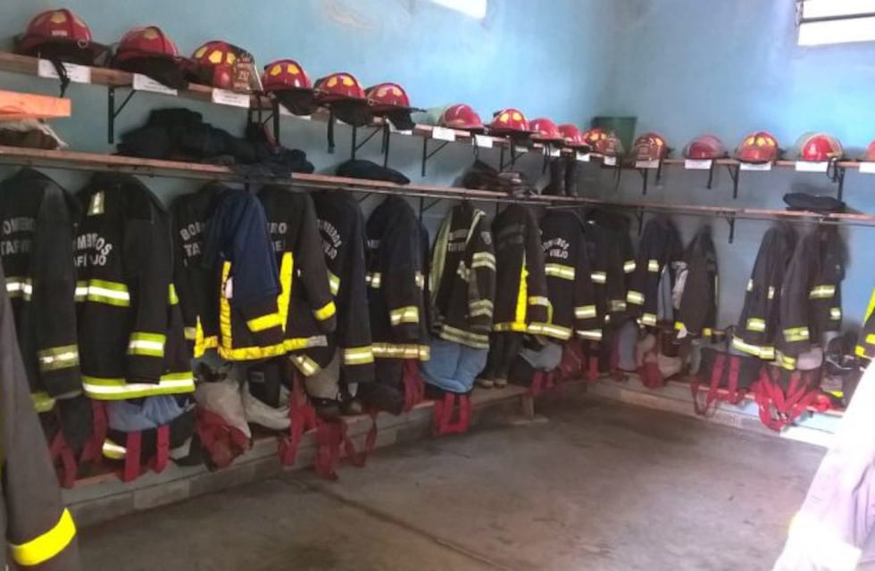Homenaje de los bomberos a los héroes de Malvinas en todo el país