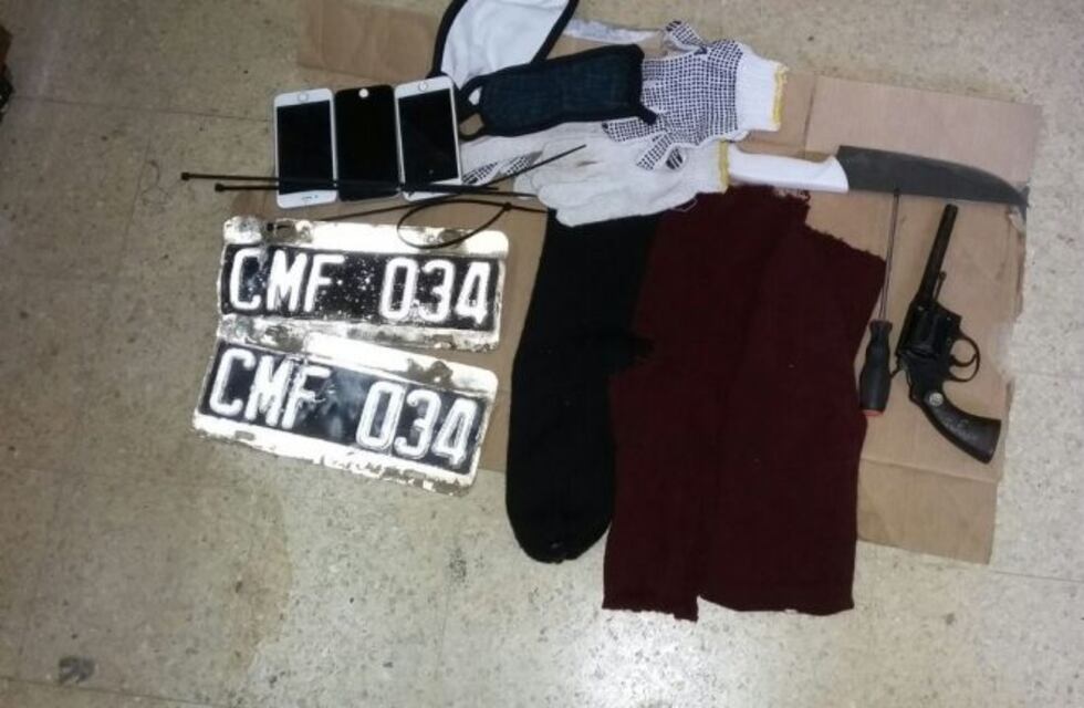 Los tres chinos que llevaban armas y pasamontañas en un auto estarán detenidos un mes