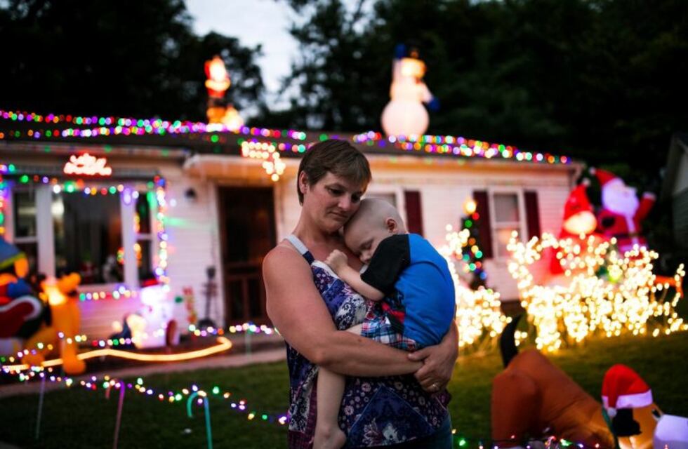 Un pueblo de Estados Unidos adelantó la Navidad por un niño con cáncer