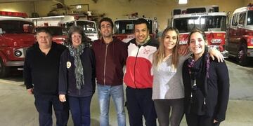 En Río Cuarto, Belén se reencontró con los bomberos que le salvaron la vida y la contuvieron por tres horas\u002E