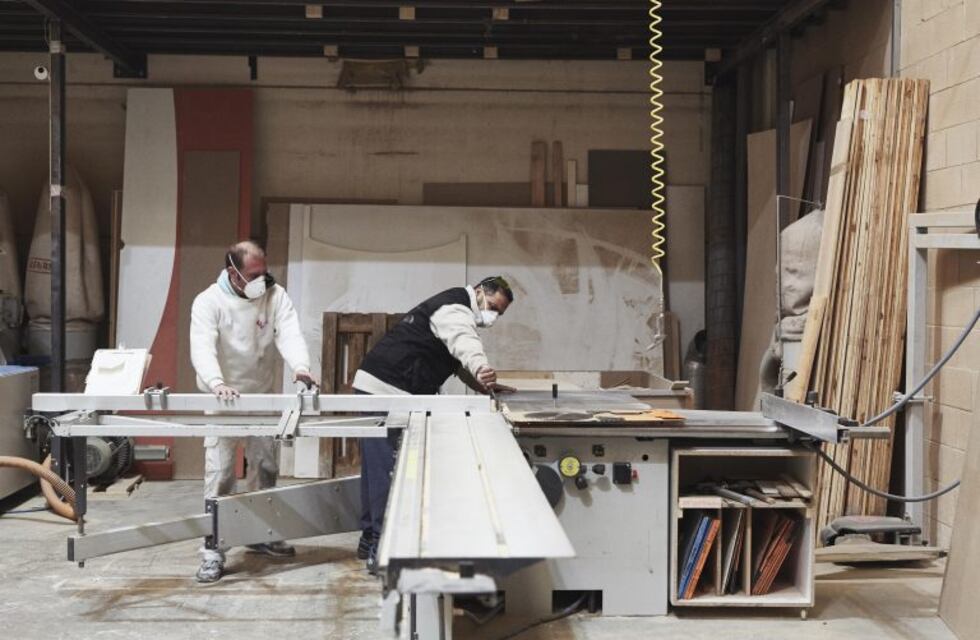 El Gobierno oficializó el aumento escalonado del salario mínimo