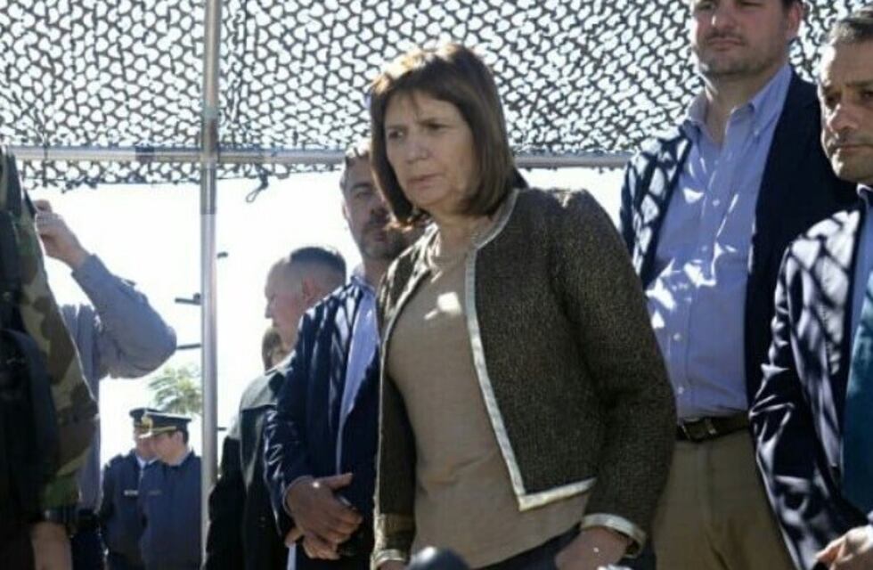 Bullrich pidió que los presidentes de los clubes rosarinos lideren "la batalla por la paz en el fútbol"