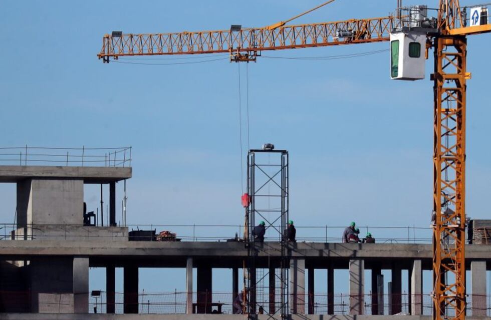 Cayó la industria en agosto y la construcción se estancó