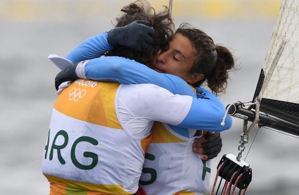 Cecilia Carranza Saroli y Santiago Lange ganaron una regata en el Mundial de Francia