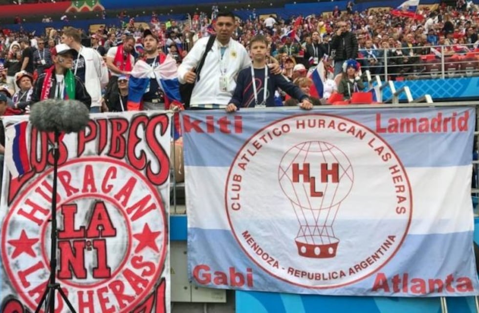 El trapo de Huracán Las Heras que ya está en Rusia