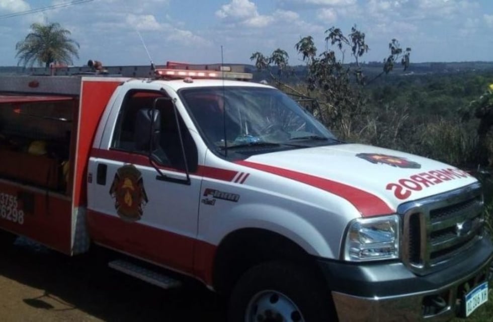 Bomberos voluntarios de Oberá asisten con agua potable a vecinos de barrios vulnerables