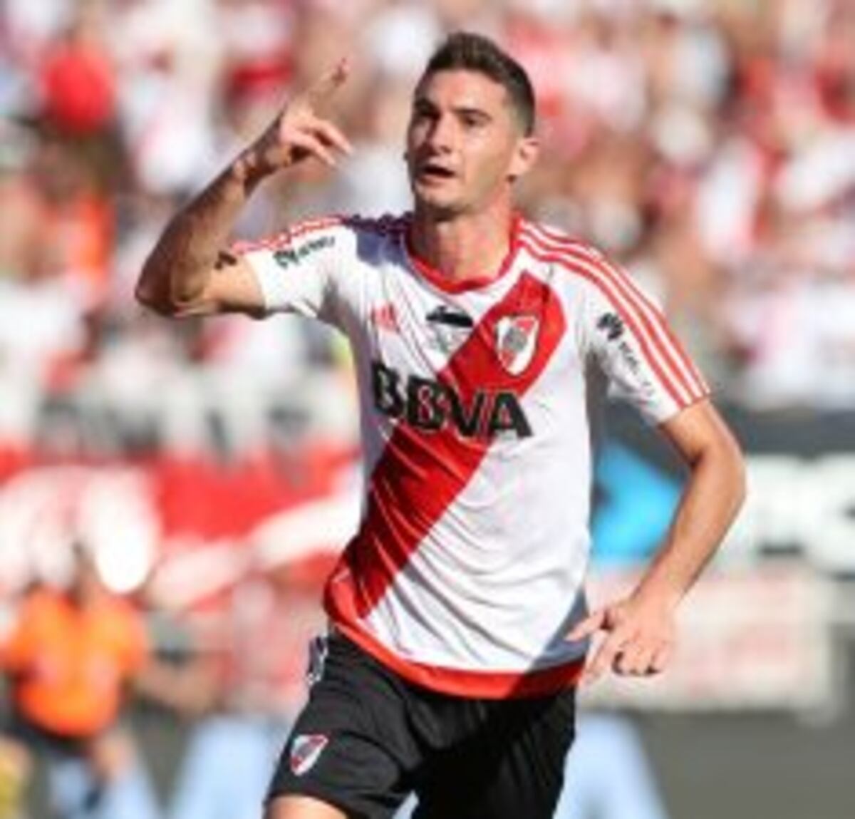 BAS029. BUENOS AIRES (ARGENTINA). 11/12/2016.- El jugador del River Plate Lucas Alario celebra tras anotar un gol ante el Boca Juniors hoy, domingo 11 de diciembre de 2016, durante el partido de la Liga de Argentina entre el Club Atlu00e9tico River Plate y el