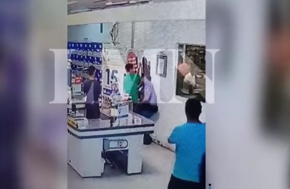 Insólito: no quiso pagar en un supermercado y noqueó a un policía
