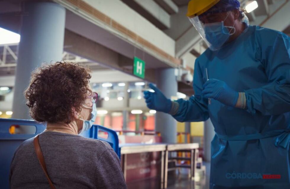 Confirman 35 muertes y 1.443 nuevos casos de coronavirus en Córdoba