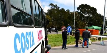 A pesar del acuerdo con choferes, continúa el corte en la ruta 2 (Foto: La Capital)