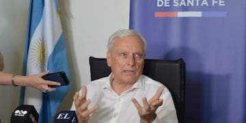 El ministro Carlos Parola confirmó que seguirán la política sanitaria a nivel nacional\u002E (@minsaludsantafe)