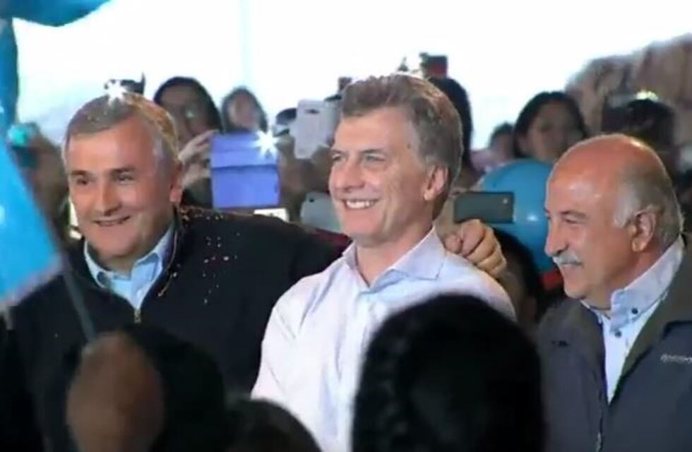 A pesar de la decisión de no usar los aviones oficiales en campaña, Macri viajó a Jujuy en el Tango