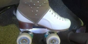 La nena tuvo que competir con unos patines prestados\u002E