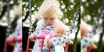 Le sacó esta foto a su hija sin darse cuenta de que ocultaba un síntoma de leucemia