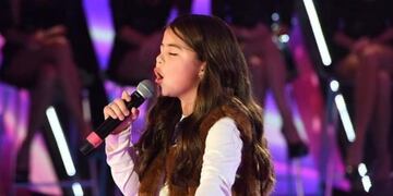 La nena de 10 años que enamoró con su impactante voz en \