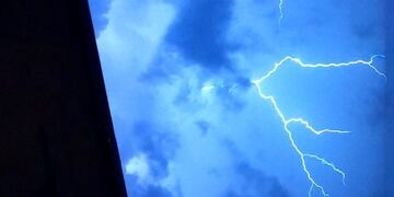 En la ciudad hubo fuerte actividad eléctrica durante el fin de semana largo\u002E (@Luciano434)