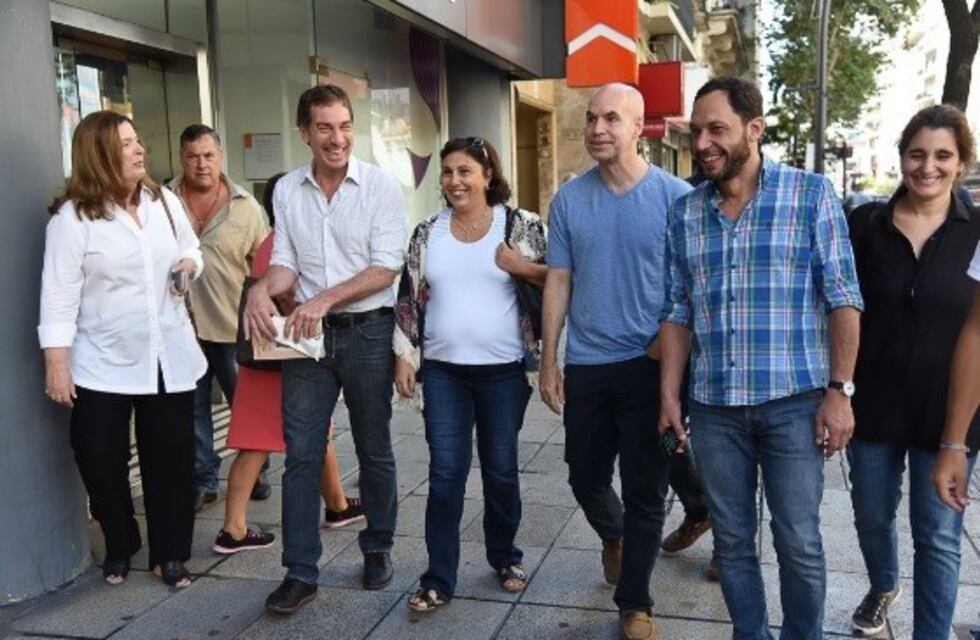 Rodríguez Larreta recorrió junto a legisladores de la Coalición Cívica el barrio de Recoleta