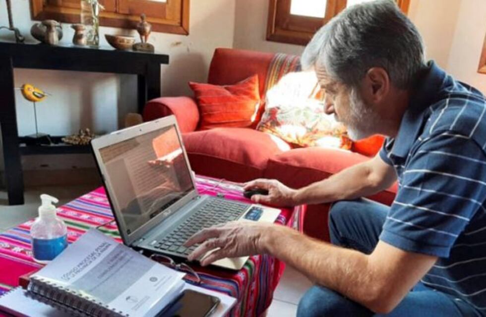 Por las medidas preventivas en la Justicia pampeana, un juez redacta las sentencias desde su casa