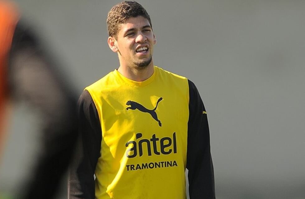 Newell's está tras los pasos del uruguayo Leyes